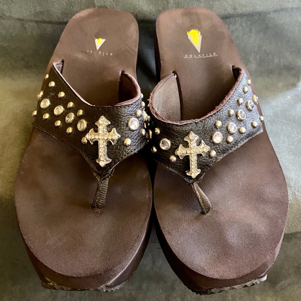 Volcom wedge flip flops